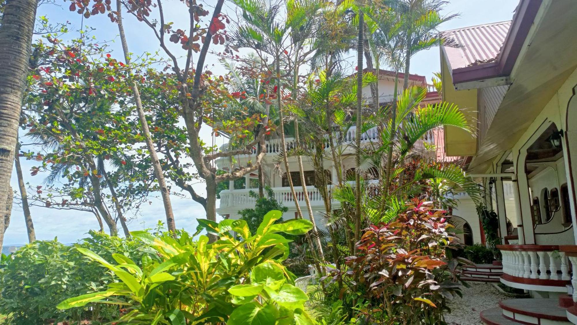 Blue Crystal Beach Resort Puerto Galera Esterno foto