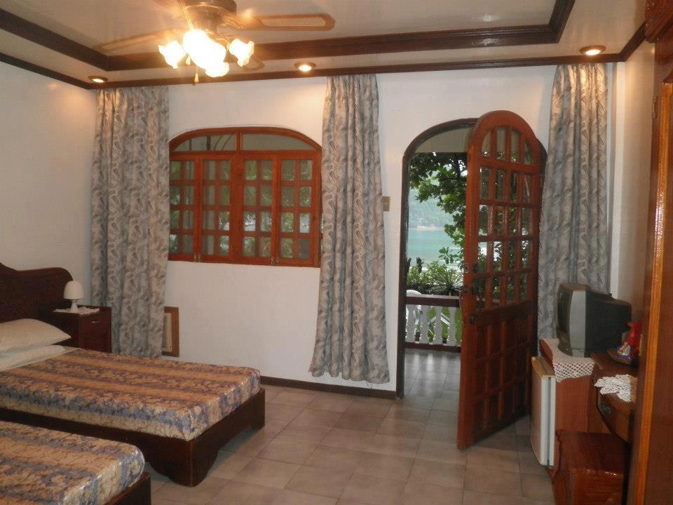 Blue Crystal Beach Resort Puerto Galera Esterno foto