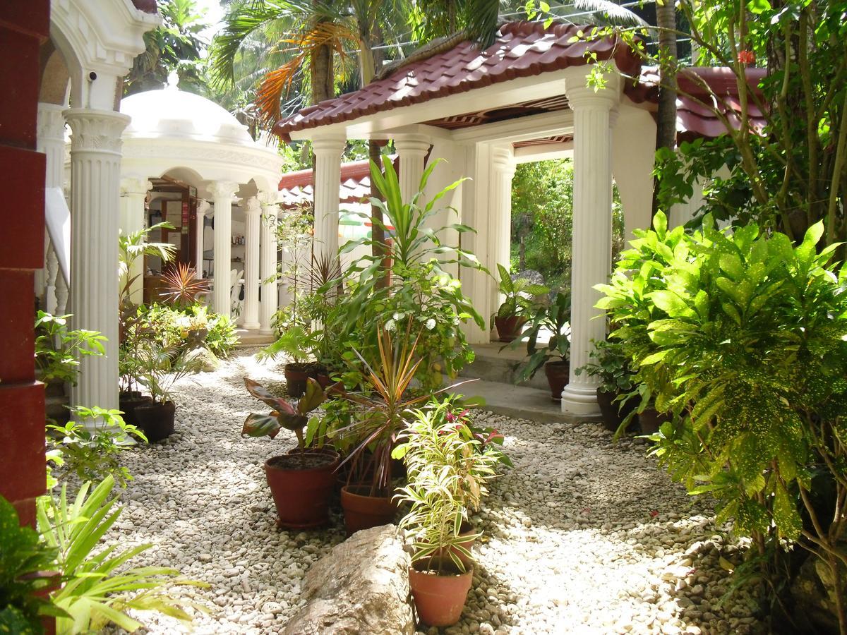 Blue Crystal Beach Resort Puerto Galera Esterno foto