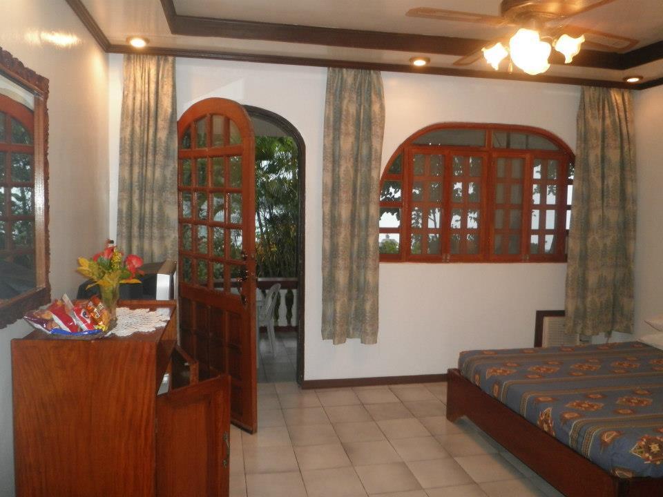 Blue Crystal Beach Resort Puerto Galera Esterno foto